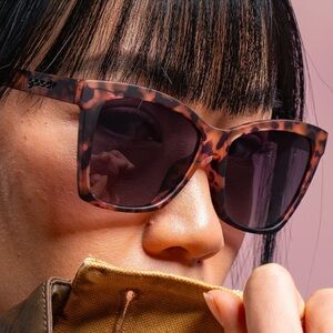 Goodr AVOID MEET, BE A SOCIAL VEGAN SUNGLASSES